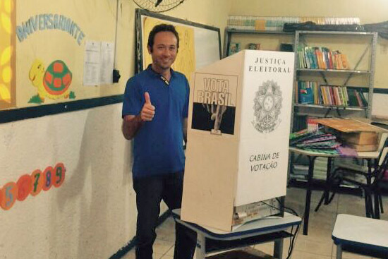 daniel-votando-em-alcacuz-foto-cedida